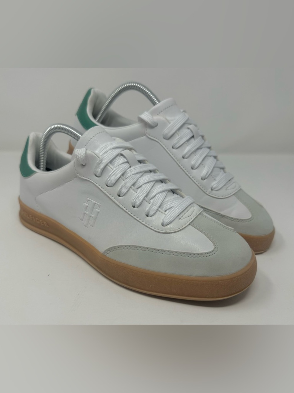 Women’s Tommy Hilfiger Sarhli White Sneakers Gum Sole Green Heel Tab Minimalist
